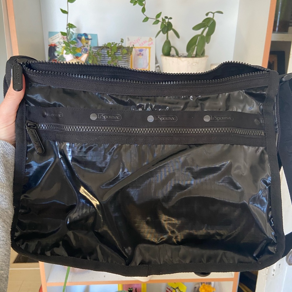 Le sportsac 1974 patent black shoulder bag